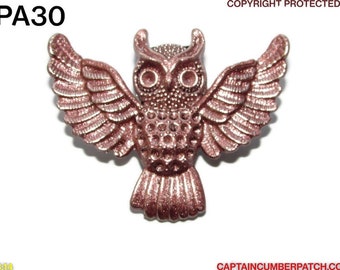 Steampunk pin badge broche metallic oudroze uil #PA30