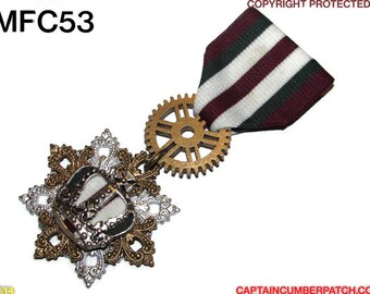 Steampunk pin badge brooch medal filled crown burgundy green white #MFC53