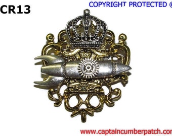 Badge Steampunk-raket: zilveren raket, tandwiel, kroon, gouden embleem