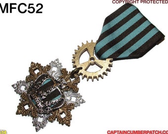 Steampunk Pin Anstecker Brosche Medaille gefüllt Krone blaugrün #MFC52