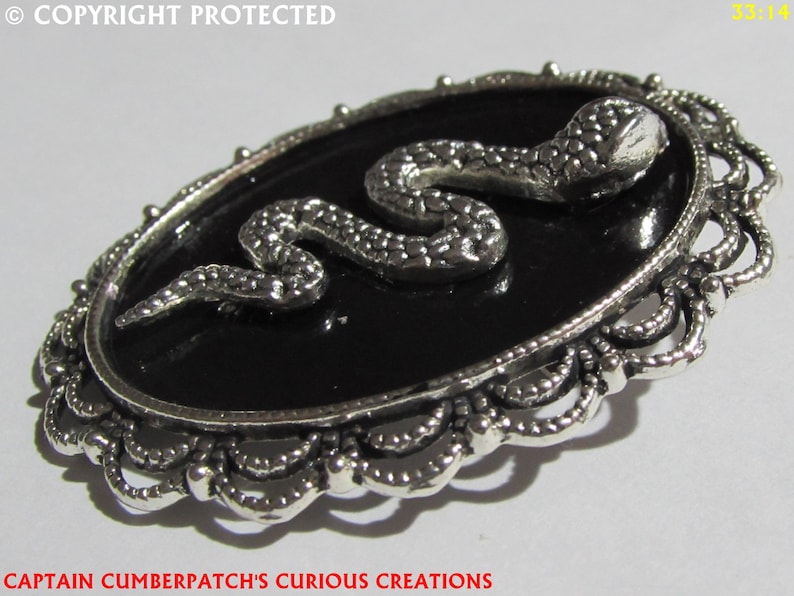 Steampunk pin badge brooch silver snake on black and silver backing Black Adder Harry Potter Slytherin #LO58