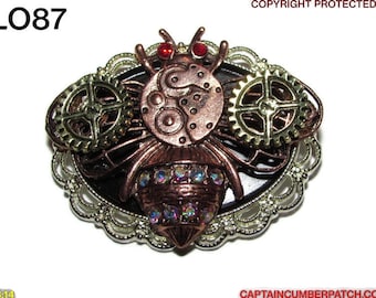 Broche con insignia Steampunk de abeja en oro rosa sobre fondo negro y plata brillante #LO87