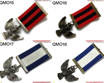 Broche con medalla estilo steampunk, diseño de búho plateado o bronce sobre diferentes cintas (n.° QMO15-18)