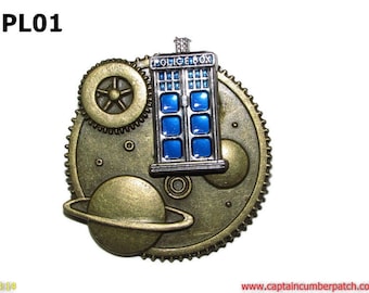 Broche con insignia Steampunk de planetas de bronce con cabina de policía plateada esmaltada en azul #PL01