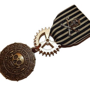 Steampunk pin badge brooch medal bronze Pirates of the Caribbean #MPi04