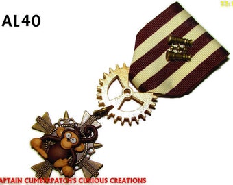 Steampunk aapbroche: handgemaakte kostuummedaille met tandwielen