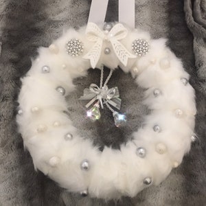 Christmas Luxury white fur Wreath / Chandelier Christmas Wreath / Brooch Xmas wreath / Christmas bow wreath / Xmas door wreath / Faux fur image 3