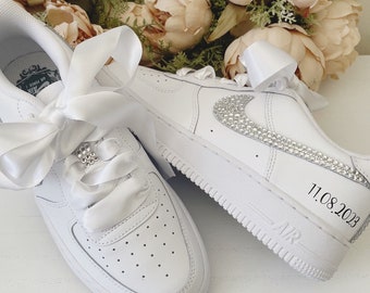 "Hochzeits-Nike AirForce 1 mit Ehenamen & Satinschnüren / Bling-Schleife /Hochzeits-Nikes / Personalisierte Nike Air Force 1 / Braut / Braut