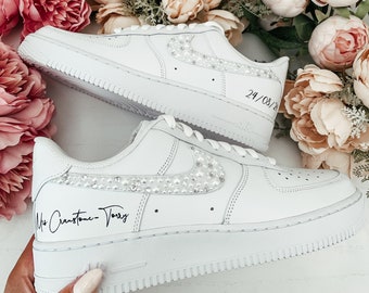 スニーカー Air Force 1 Low x Swarovski \"Marry and Me\" Bridal Sneakers Put A Ring On It With The Swarovski x Nike Air Force 1 'Bridal'