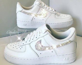 Regenbogen Swarovski Kristall Swarovski Benutzerdefinierte Größe für Erwachsene in reinem Weiß / Bling Nikes / Weiße Nikes / Glitzernde Nikes / Bling Sneakers