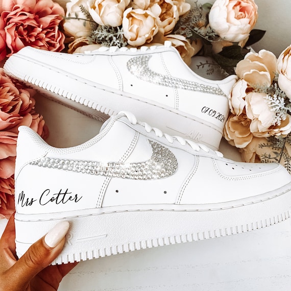 Matrimonio personalizzato Nike AirForce 1 con nome da sposato Nike da matrimonio Nike Air Force 1 personalizzato Nike scintillanti Scarpe da ginnastica da sposa Nike da sposa Etsy Italia
