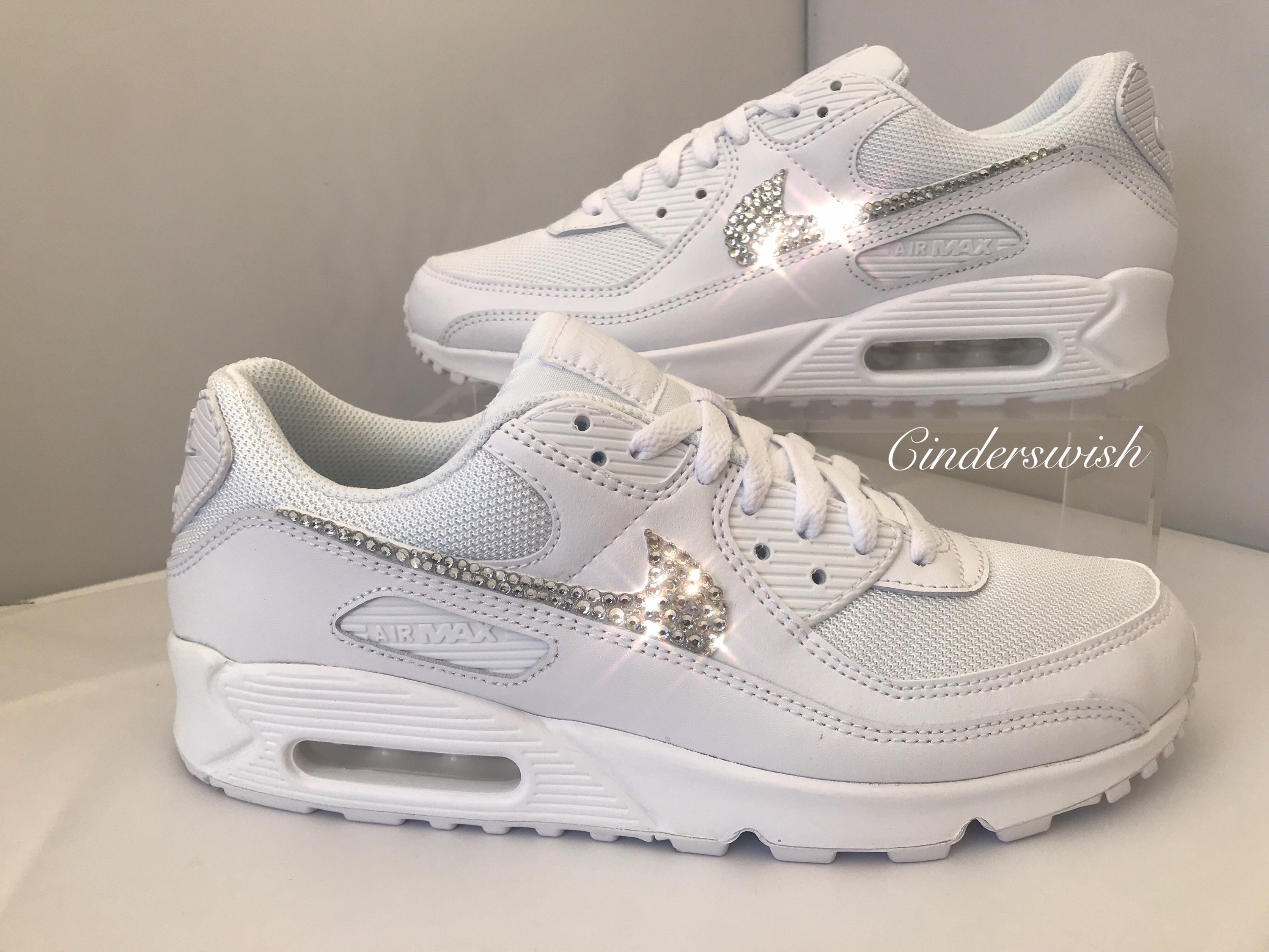 Zapatillas Nike Air Max 90s blancas personalizadas con cristales Swarovski para mujer / Zapatillas para novias / Zapatillas Nike para bodas / Zapatill