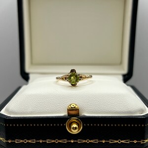 9ct Yellow Gold Peridot Ring