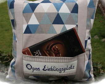 Geschenk Opa Geburtstag, Opas Lieblingsplatz, Kissenbezug  Patchwork, Opa mit Text bestickt, Stoffmusster Dreiecke beige blau,