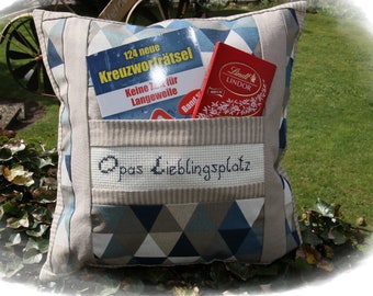 Geschenk Opa Geburtstag, Opas Lieblingsplatz, Kissenbezug  Patchwork, Opa mit Text bestickt, Stoffmusster Dreiecke beige blau,