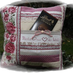 Oma Geschenk Geburtstag Kissen, Beste Oma der Welt, romantischer Kissenbezug Hand bestickt, rose beige, Handarbeit, Patchwork