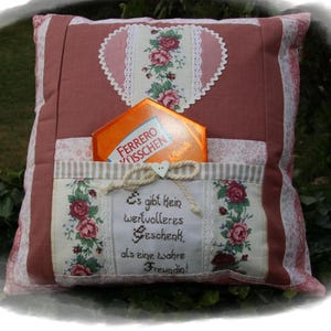 Geschenk für die beste Freundin, romantisches Kissen, Kissenbezug Patchwork ca. 40x40cm altrose beige Rosenmuster, per Hand gestickter Text