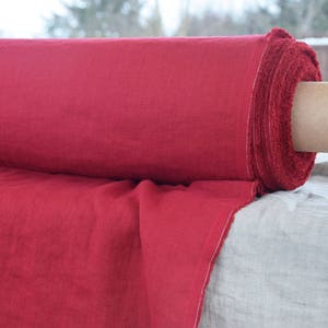 "100% Leinen ""Gloria Ruby Red"" 200g/m²." Farbe dunkelrot mit rubinrotem Unterton. Gewaschen-geweicht. Gewerblicher Verkauf. GROSSHANDEL.