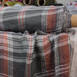 Bardzo cienka, 95 gsm, półprzezroczysta, czysta, 100% lniana tkanina Serena Salmon-Red Grey Plaid Check. Prana-zmiękczona. Tymczasowo NIEDOSTĘPNA.