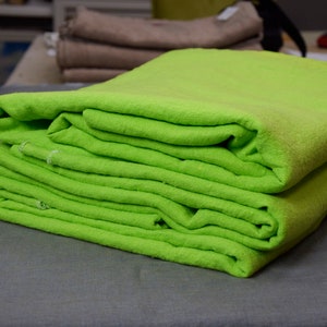 "100% Leinenstoff ""Julia"" in leuchtendem Gelbgrünton (Lime Punch) 210g/m2." Vorgeschrumpft, gecrinkelt. RESTBESTAND!!!