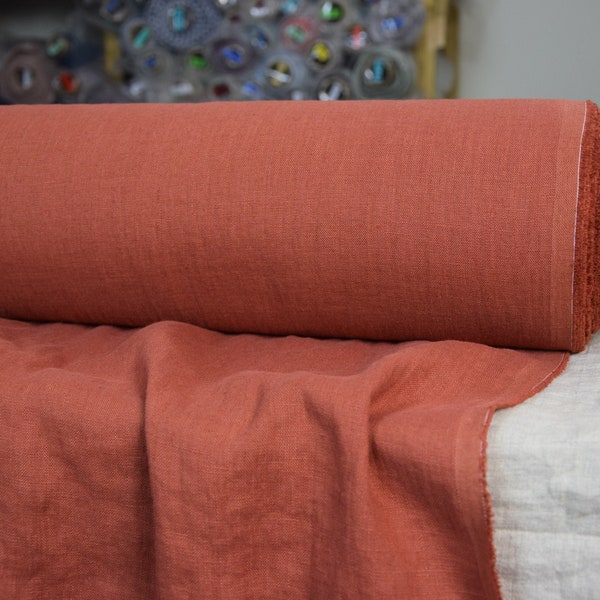 EN STOCK. Tissu en lin Gloria Mexicana 190 g/m2 (5,60 oz/yd2). Brun rouge orangé spécial saturé mais pas trop brillant. Lavé-adouci.