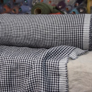Tymczasowo NIEDOSTĘPNE. Czysta tkanina lniana Augusta Black Gingham 150gsm (4,50 oz/yd2). Prana-zmiękczana. Szerokość 145 cm (57").