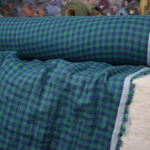 Produkt chwilowo niedostępny. Czysta tkanina lniana Aura Blue Green Gingham o gramaturze 125 g/m2 (3,70 oz/yd2). Kratka 8 mm.
