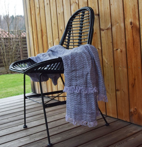 IN STOCK. Throw blanket Delta Hazy Lilac Chevron. Dimensions 2.00mx1.40m (79"x55"). 5cm (2") fringles. Zigzag pattern. Washed-softened.