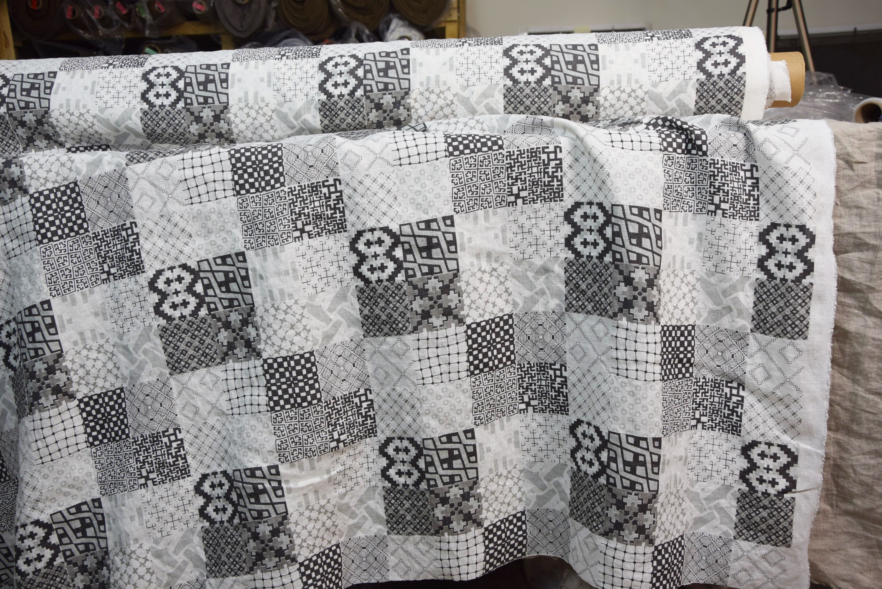 Pure 100 Linen Fabric Gloria Gray Patchwork On Off White 200gsm The Pattern Is Printed 5 90 Ozyd2 Pre Shrunk Washed Softened Jewelry Beauty Craft Supplies Tools Delage Com Br