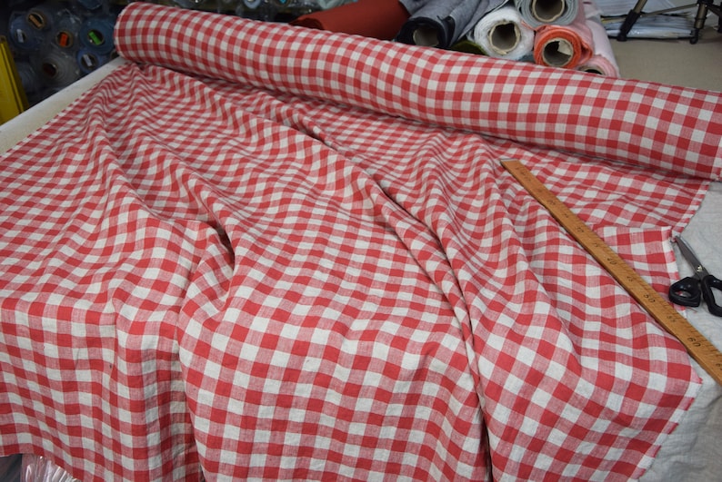 Rent linnetyg Stella Red Gingham, medeltjock 190 g/m², beige och röd 2 cm rutig. Mjukt förkrympt. För sömnad och hantverk, metervara. bild 5