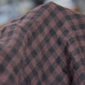 IN STOCK. Pure 100% linen fabric Aura Black/Reddish Brown Gingham 125gsm 3.70oz/yd2. 8mm checks. Washed-softened. Widht 145cm 57. image 2