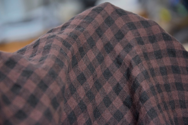 IN STOCK. Pure 100% linen fabric Aura Black/Reddish Brown Gingham 125gsm 3.70oz/yd2. 8mm checks. Washed-softened. Widht 145cm 57. image 2