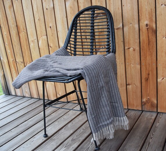 IN STOCK. Throw blanket Dora Brown. Linen/wool 52/36%. Dimensions 2.00mx1.40m (79"x55"). 5cm (2") fringles. Washed-softened.