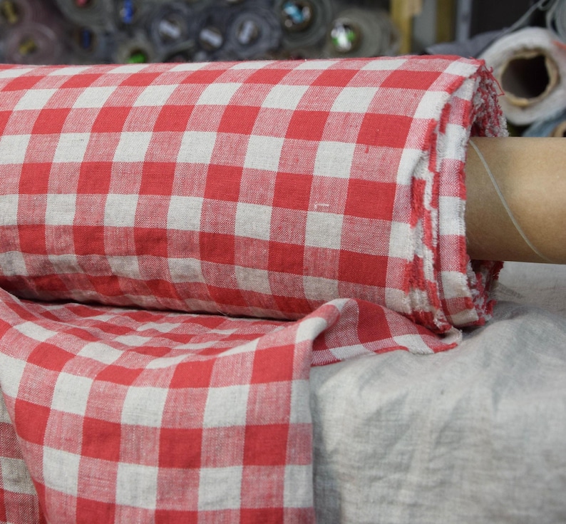 Rent linnetyg Stella Red Gingham, medeltjock 190 g/m², beige och röd 2 cm rutig. Mjukt förkrympt. För sömnad och hantverk, metervara. bild 1