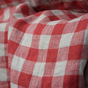 Rent linnetyg Stella Red Gingham, medeltjock 190 g/m², beige och röd 2 cm rutig. Mjukt förkrympt. För sömnad och hantverk, metervara. bild 3