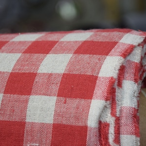 Rent linnetyg Stella Red Gingham, medeltjock 190 g/m², beige och röd 2 cm rutig. Mjukt förkrympt. För sömnad och hantverk, metervara. bild 2