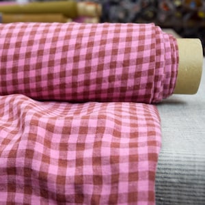 Czysta tkanina lniana w 100% w kolorze Aurora Pink i Reddish-Brown Gingham, gramatura 160 g/m2 (4,80 oz/yd2). BRAK W MAGAZYNIE.