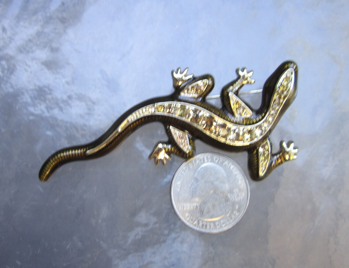 Broche Fantaisie Lézard Strass Cristal Bleu Nuit Et Blanc – Bijou En Acier Élégant Et Scintillant