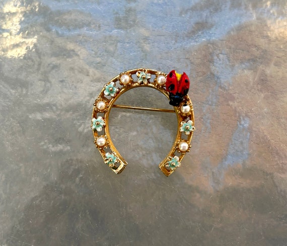 Vintage floral horseshoe brooch with a ladybug si… - image 1