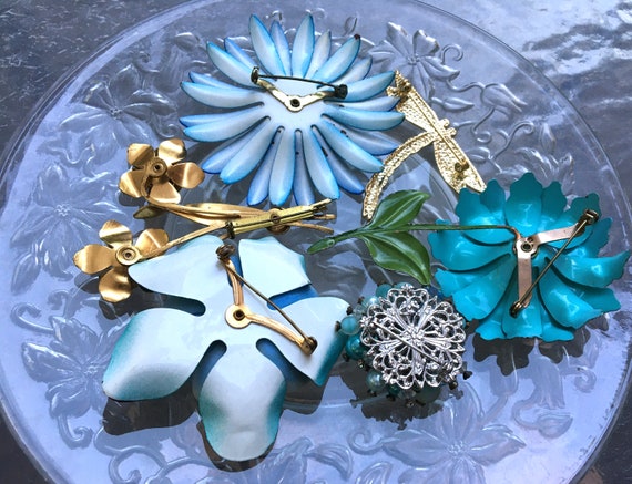 Vintage 6 piece teal blue floral brooch lot - image 5