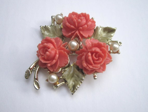 Vintage coral celluloid roses and faux pearls bro… - image 4