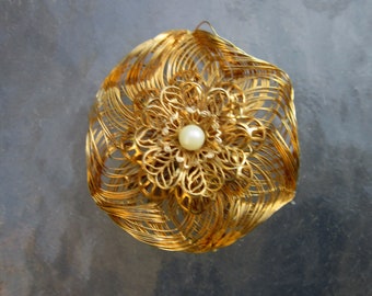 Large vintage gold woven wire flower brooch with faux pearl center