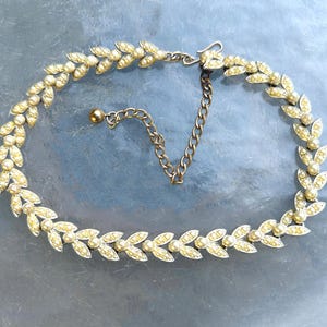 Vintage Faux Pearl Leaves Necklace
