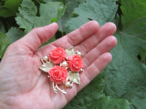 Vintage coral celluloid roses and faux pearls bro… - image 3
