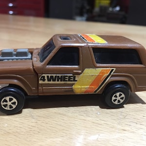 SEHR seltene Vintage 1982 Mego Credit Card Racer Jeep 4 Rad braun