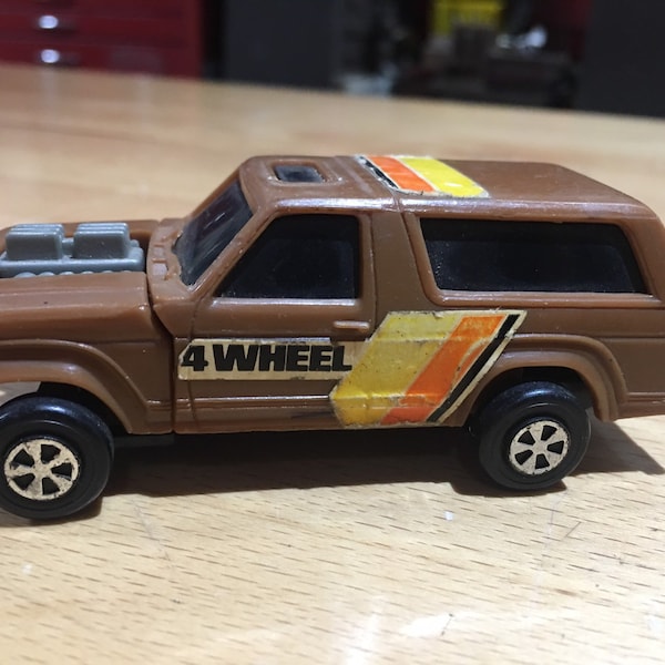 VERY RARE Vintage 1982 Mego Credit Card Racer Jeep 4 Wheel Brown