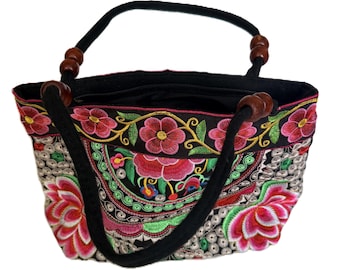 Bolso mexicano de lona bordada: diseño floral de rosas, cuentas de madera (usado)