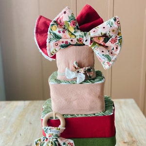 Gewehrpapier Florale Windelkuchen: 3-stufige Windelkuchen. Geblümte Windelkuchen. Quadratische Windelkuchen. Baby Shower Centerpiece. Baby Shower Geschenk