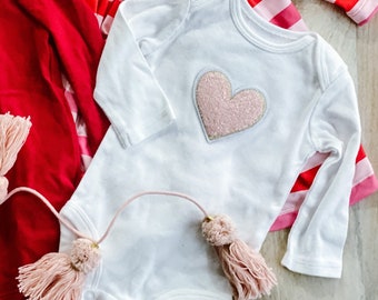 custom Chenille heart patch onesie-bodysuit for boys or girls, heart onesie, Valentines photo, valentines baby outfit