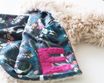 Manta de apego floral Minky: Manta de seguridad boho para bebé, con reverso de piel sintética.